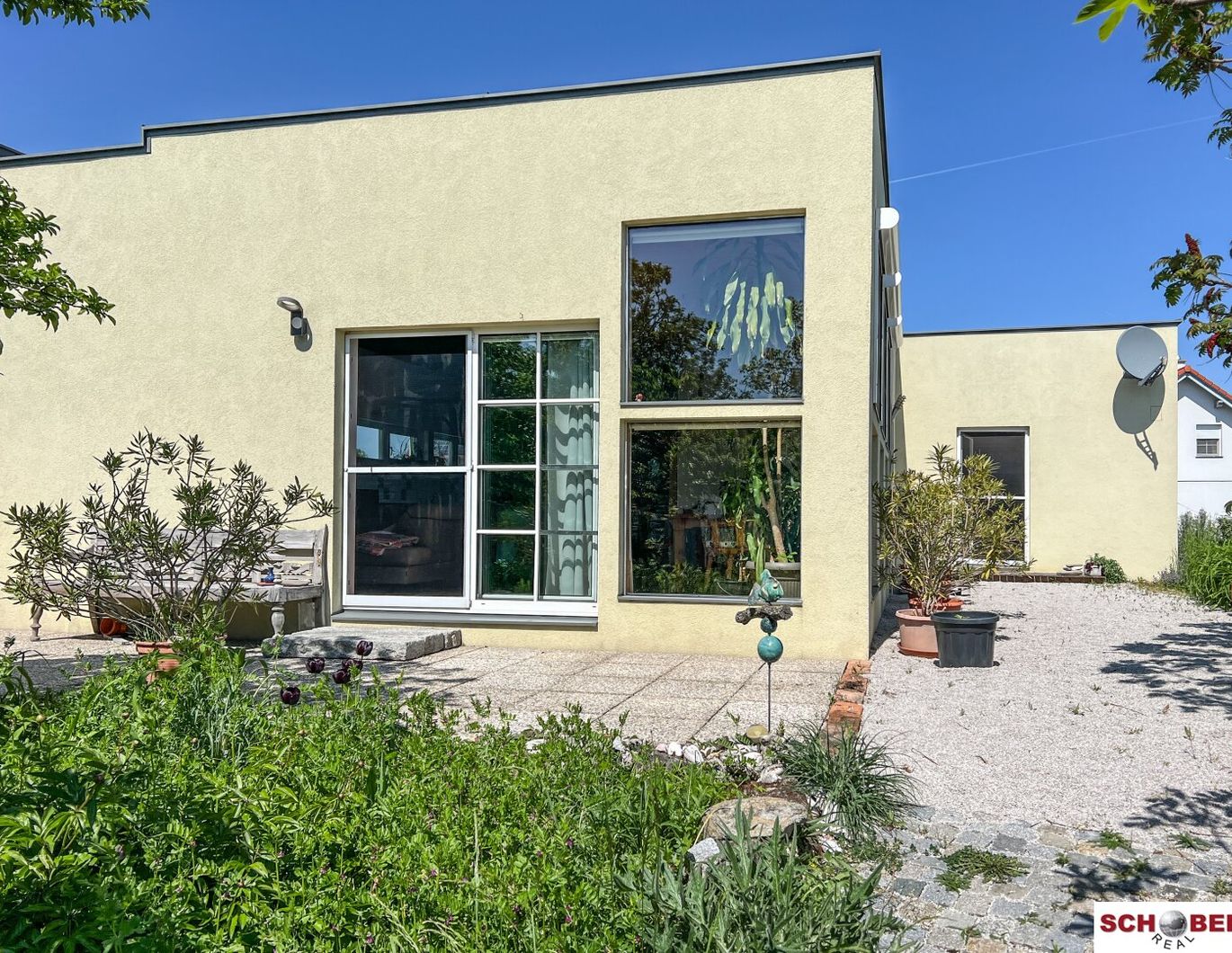 Weinort Mörbisch - teilweise Blick auf den Neusiedler See