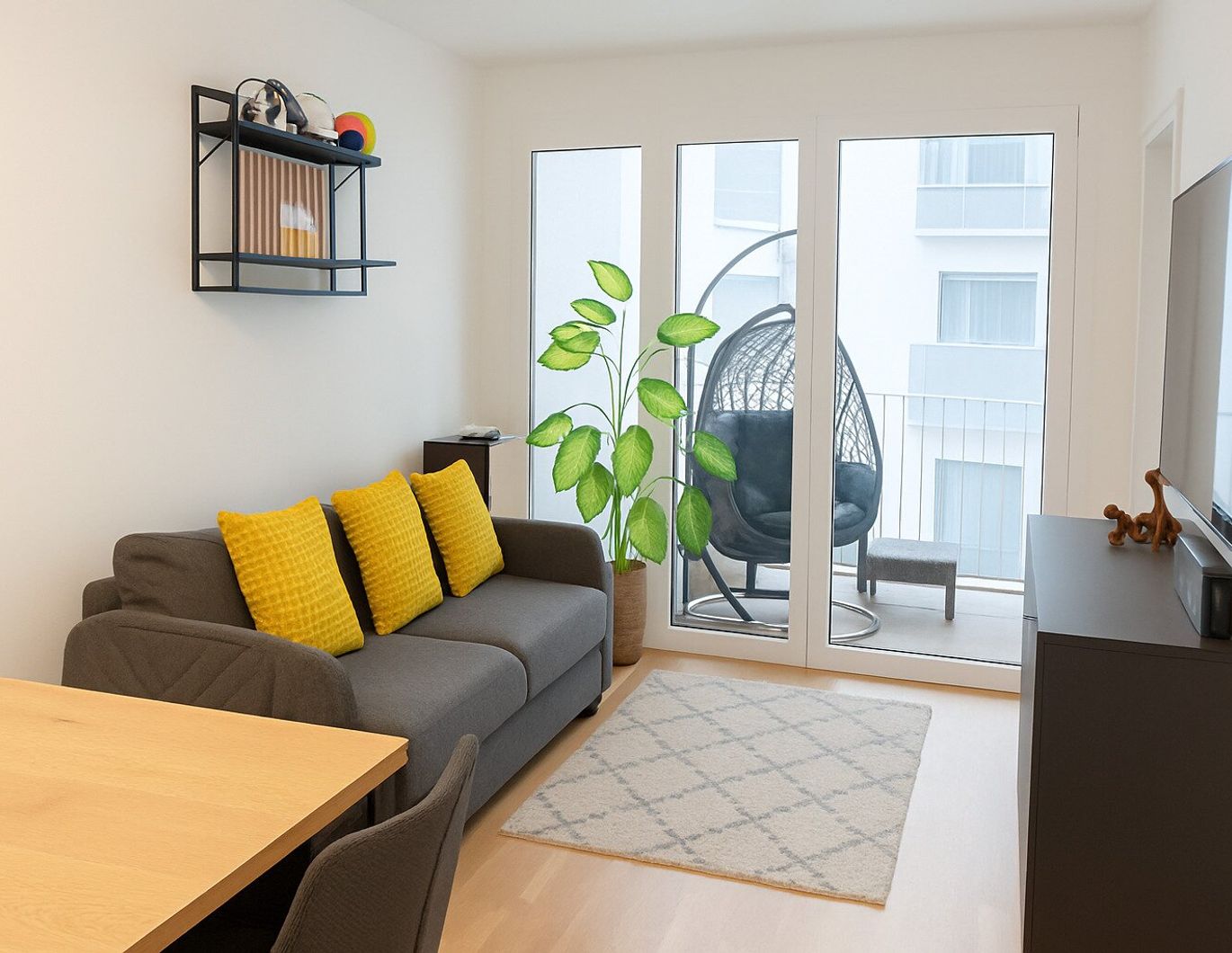 Helle 2-Zimmer-Balkonwohnung ab 01.11., wenige Schritte zur U1 Rennbahnweg