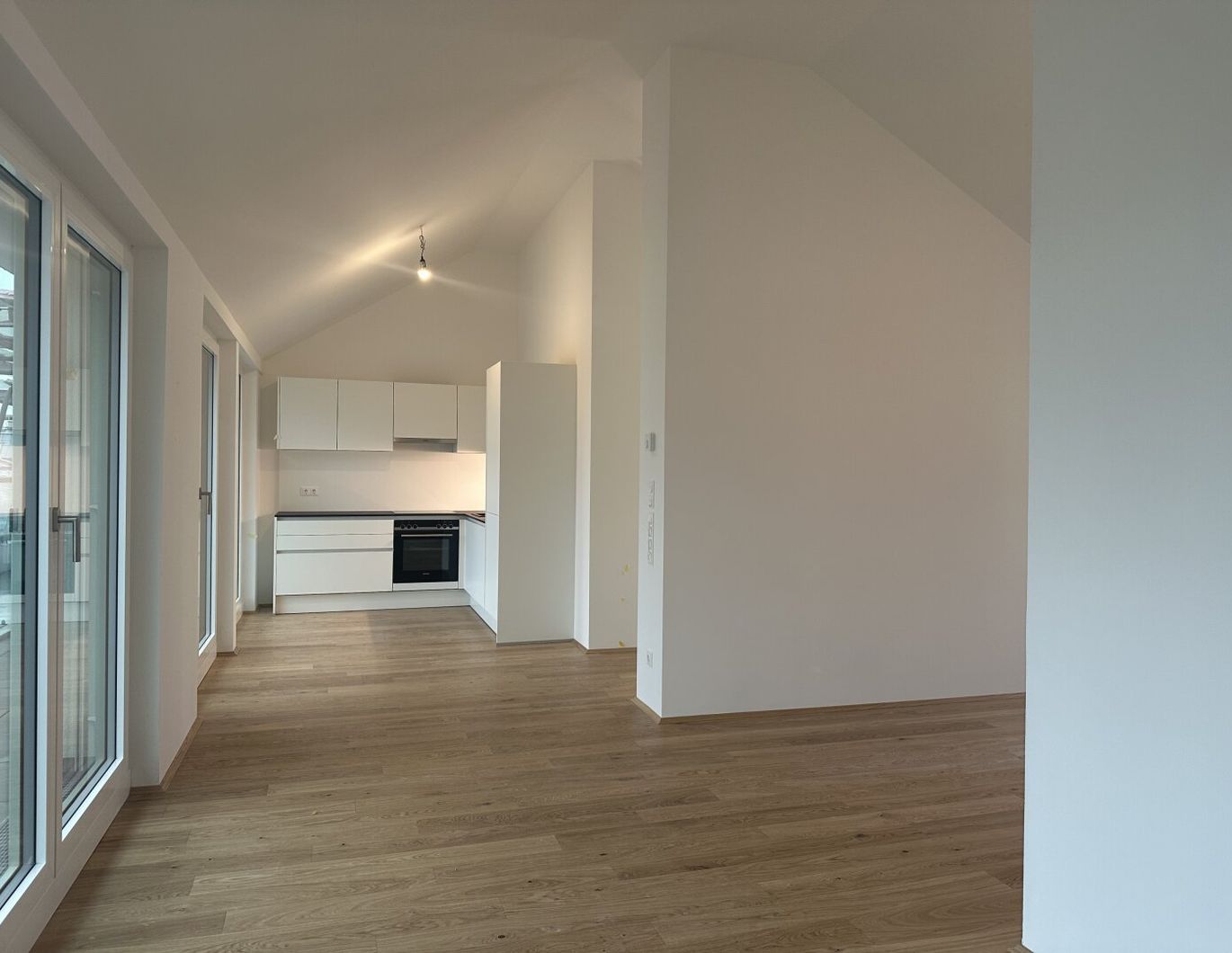 Zentral wohnen im 3. Bezirk: Eleganter 3-Zimmer-ERSTBEZUG im DG mit TERRASSE, absolute Ruhelage, U3-Nähe