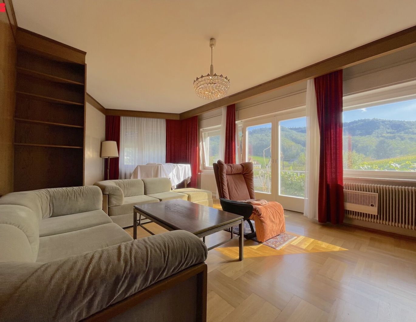 Pool mit Aussicht: Ruhige Wohnoase mit Abendsonne