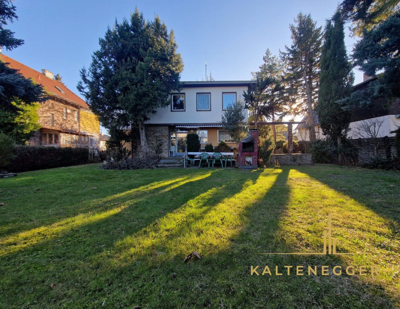 ABSOLUTE RUHELAGE: Haus mit viel Potenzial auf großem Grundstück!