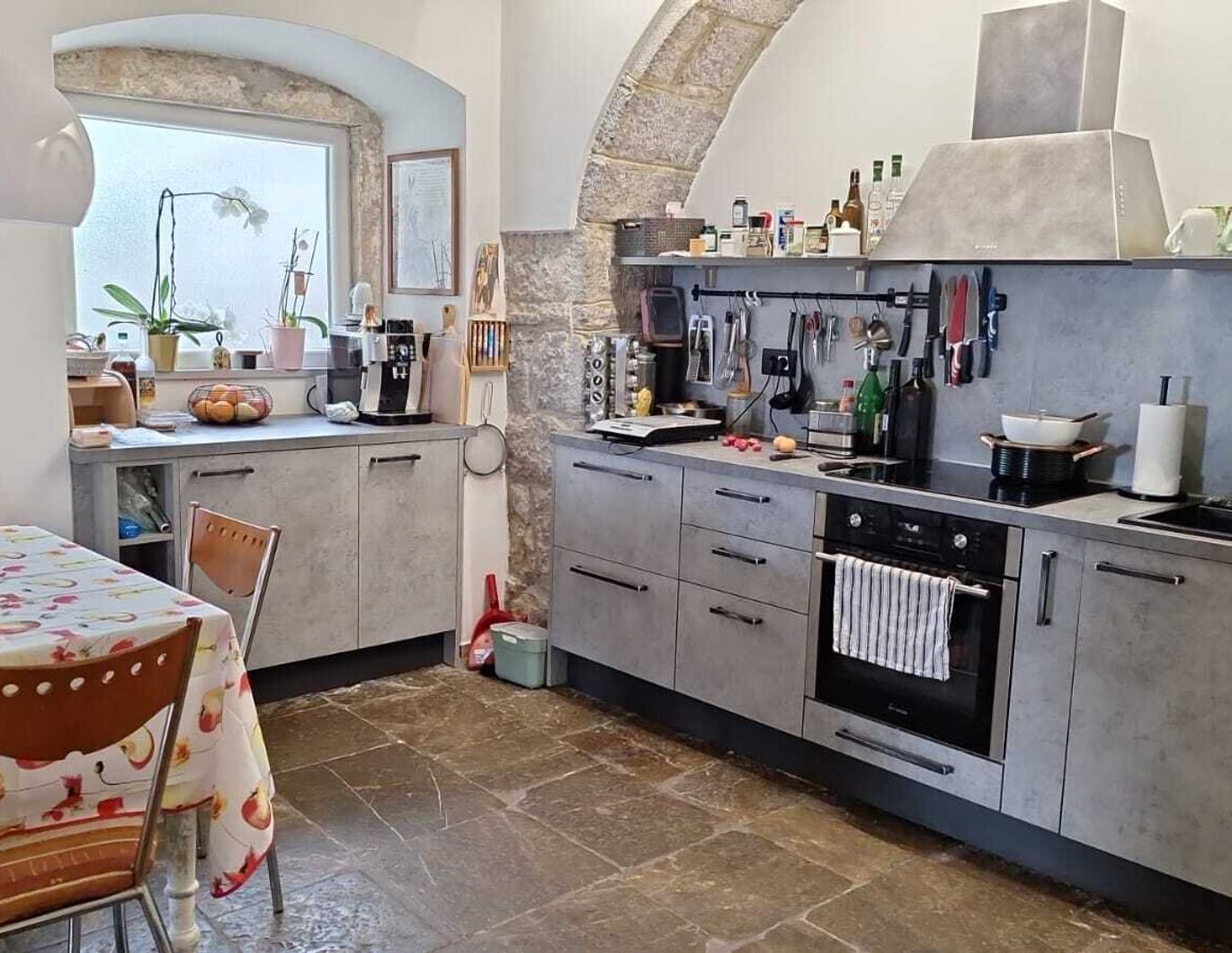 Traumhafter Weitblick! 1 Wohnung + 2 Studios mit einem herrlichen Garten! Poljane -Opatija!