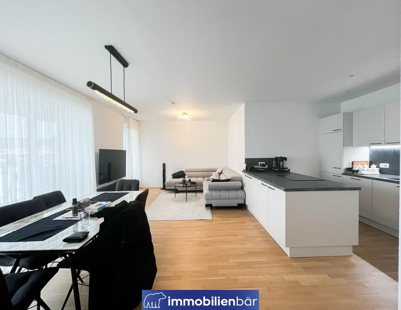 Moderne Wohnung mit große Terrasse - Küche - Tiefgarage