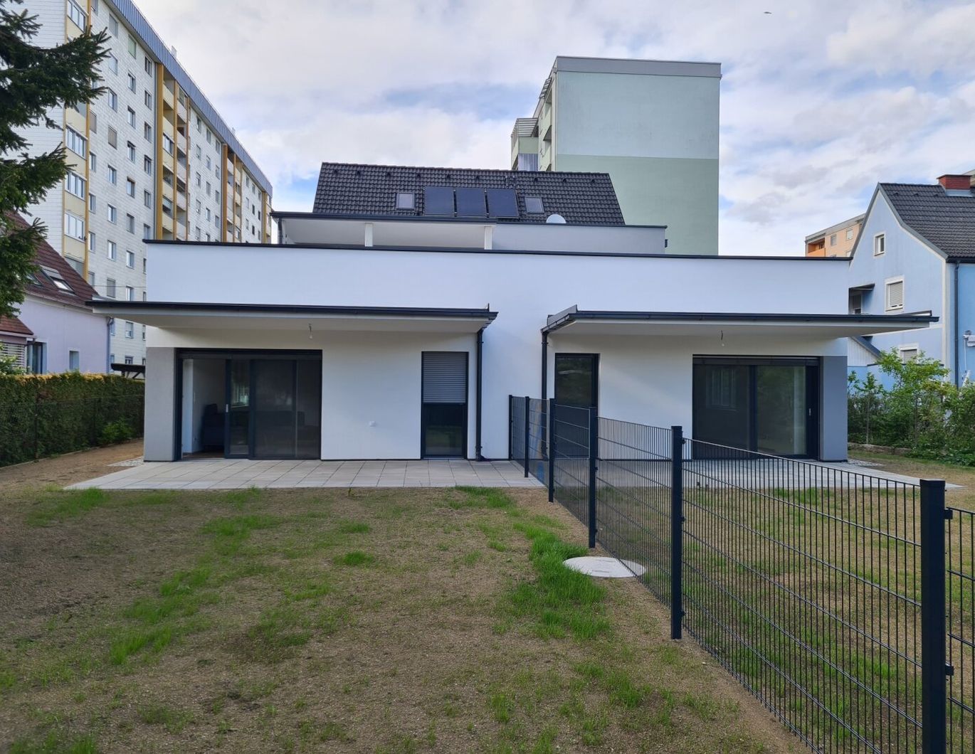 Moderne Gartenwohnung in Graz - Wetzelsdorf: 3 Zimmer, Top Küche, Terrasse, Carport - Erstbezug zum Top-Preis!