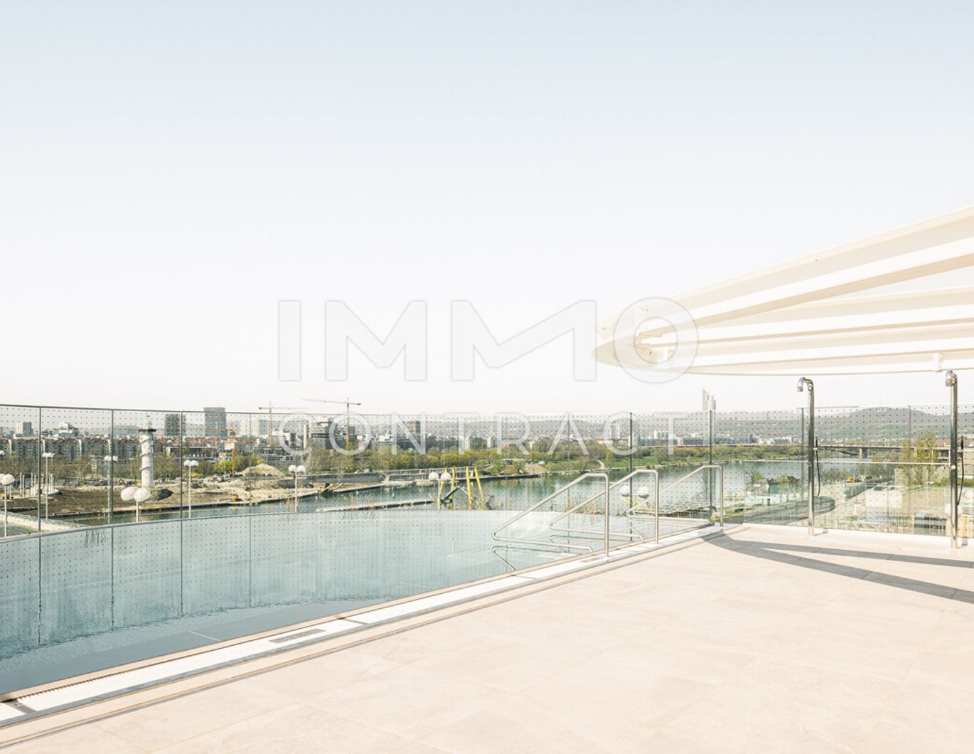 ERSTBEZUG: Luxuriöses Studioapartment mit Pool, Sauna, Fitness und Concierge!