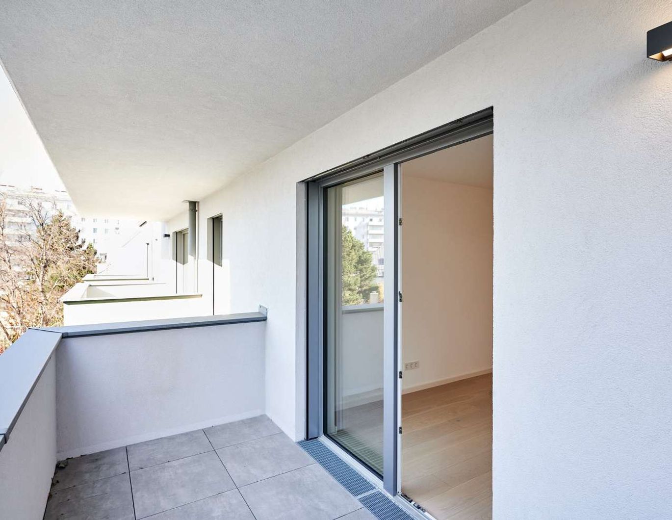 Ankommen & Aufatmen - 3-Zimmer-Balkonwohnung nähe Donau -  Erstbezug in Hoflage