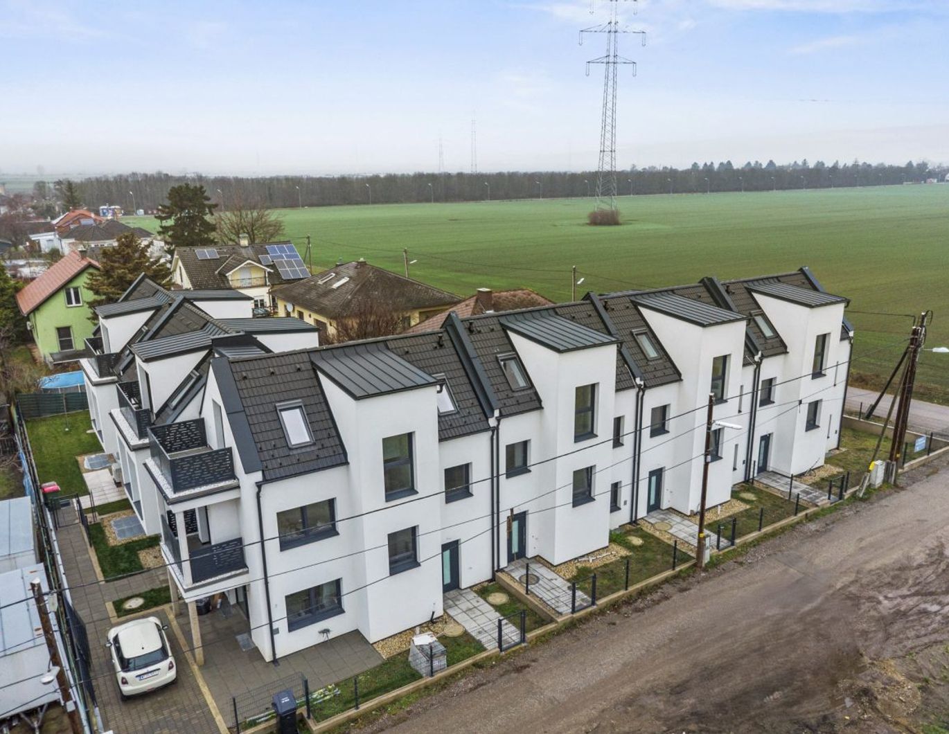 ++ NEU ++ ATTRAKTIVES REIHENHAUS mit großzügigem Wohnkeller