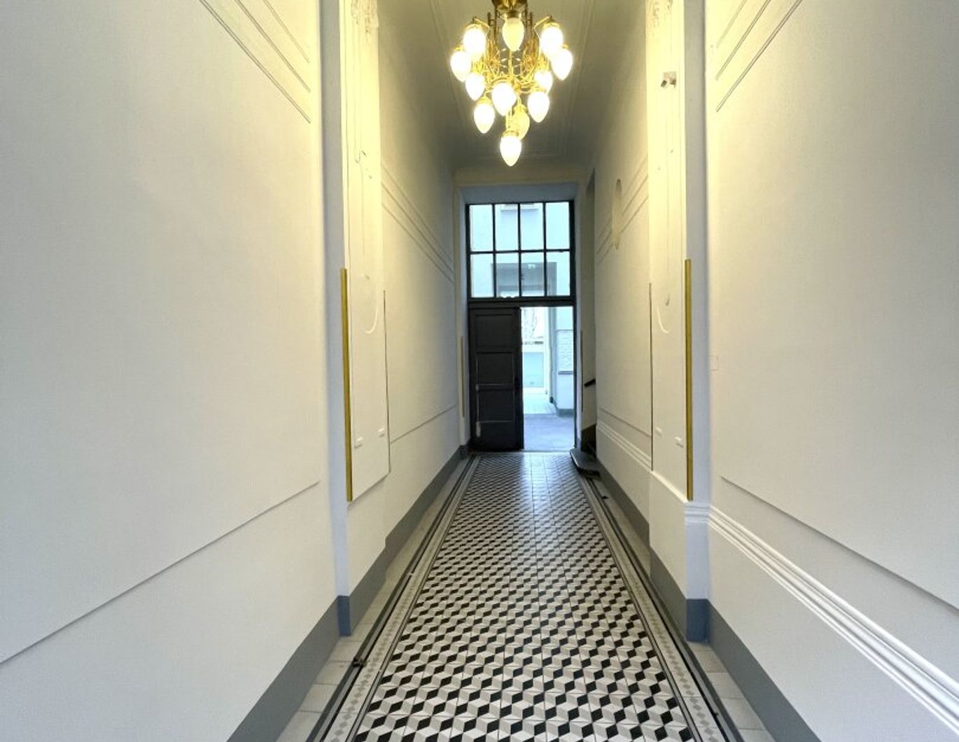 Altbaucharme- neu sanierte - 2 Zimmer Wohnung - Kleingasse