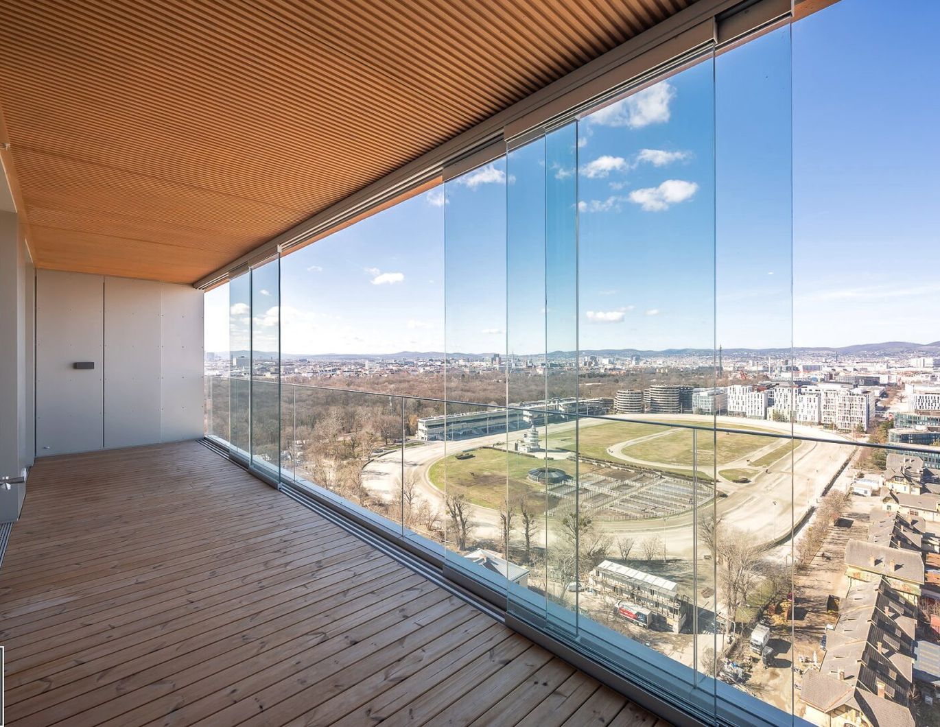 20. Etage | 3 Zimmer Erstbezug | 19 m² Loggia | Pool, Fitness & Spa