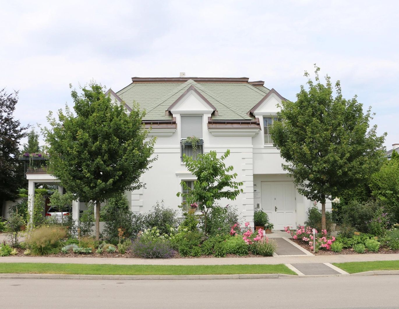 RESERVIERT - provisionsfrei direkt vom Eigentümer: vollklimatisiertes Haus mit Lift, uneinsehbarem Garten, Schwimmteich (Provisionsfrei)