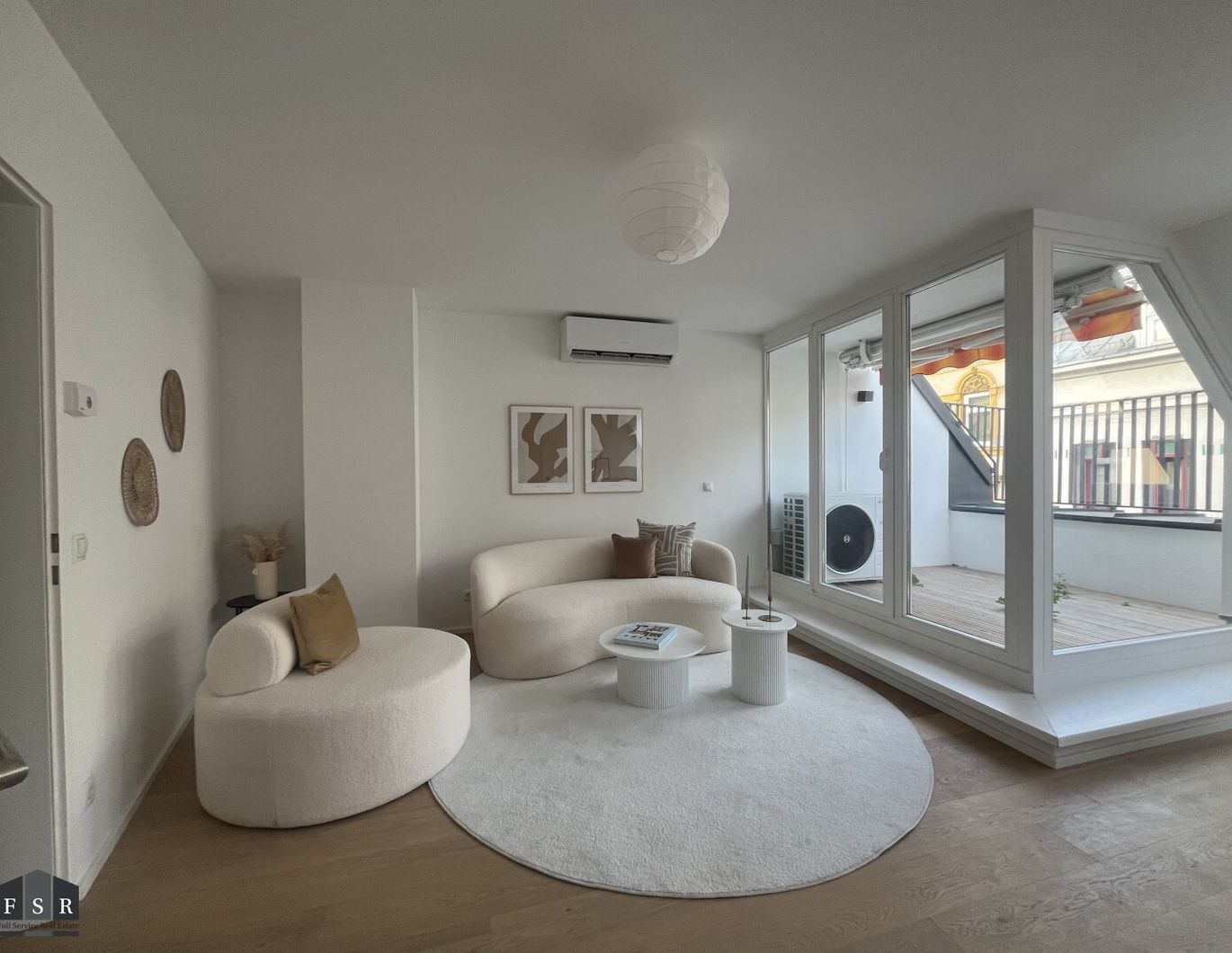 GENERALSANIERTE 3 Zimmer DG-Maisonette in wunderschönen Neubauhaus - nahe der Währinger Straße und dem Kutschkermarkt - Garage optional