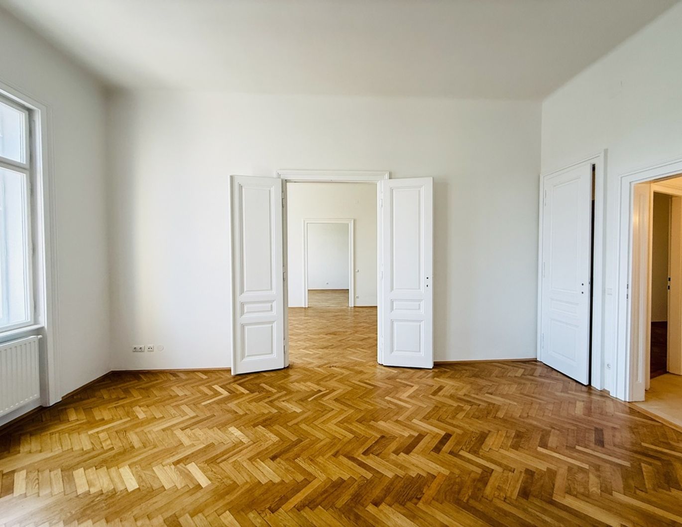 ALTBAUTRAUM | SONNIG | 3,5 ZIMMER | 3.STOCK | ERSTBEZUG NACH KOMPLETTSANIERUNG