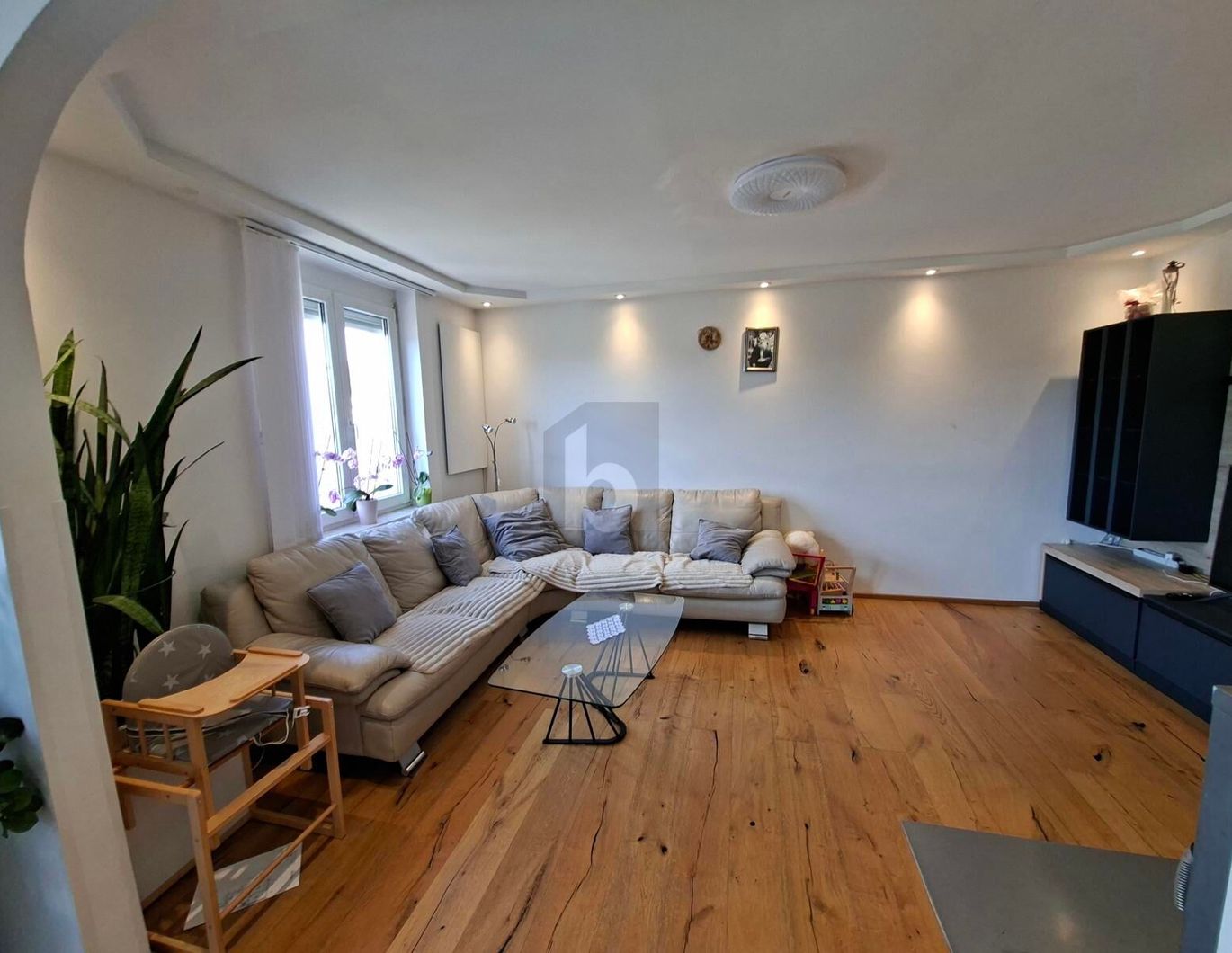 ZENTRALE LAGE NEUWERTIG