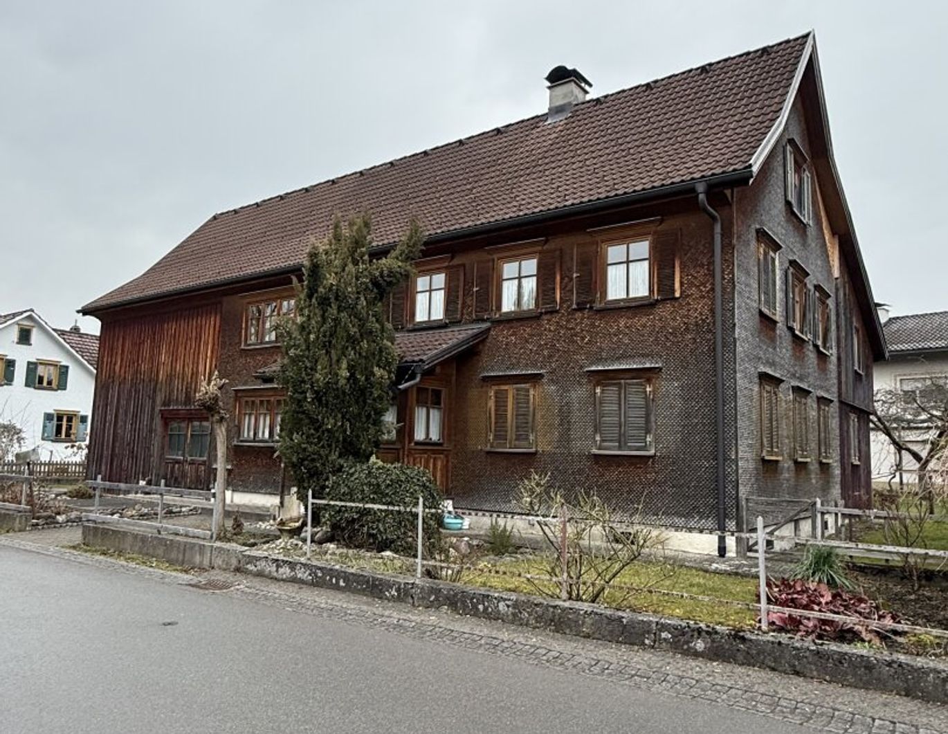 Zweifamilienhaus in Feldkirch - vielfältige Möglichkeiten zum Wohnen, Vermieten und Erweitern