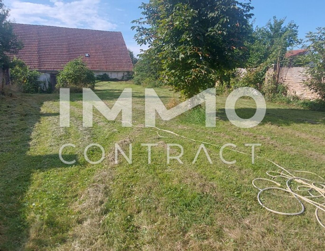 WOHN-UND GESCHÄFTSHAUS AUS DEM 16. JAHRHUNDERT IM HERZEN VON LANGENLOIS  100 m Kellerröhre, Nebengebäude, Innenhof, Geschäftslokale, usw.