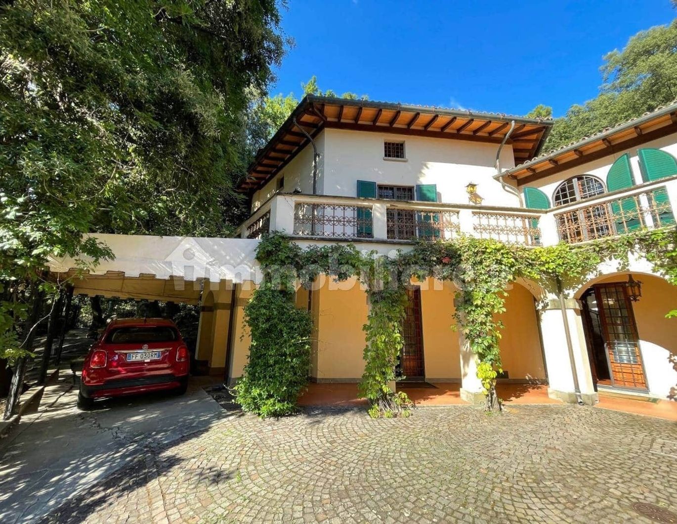 VILLA IN MONTEMURLO (TOSKANA)
