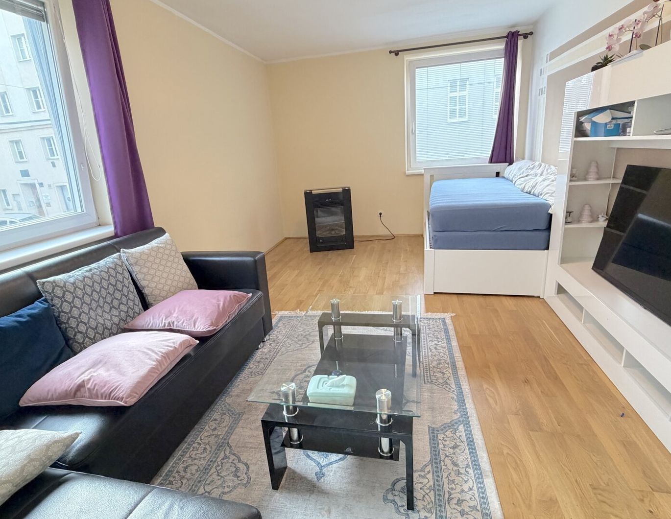 Charmante 2 Zimmer Wohnung mit Potenzial zur 3 Zimmer Lösung !