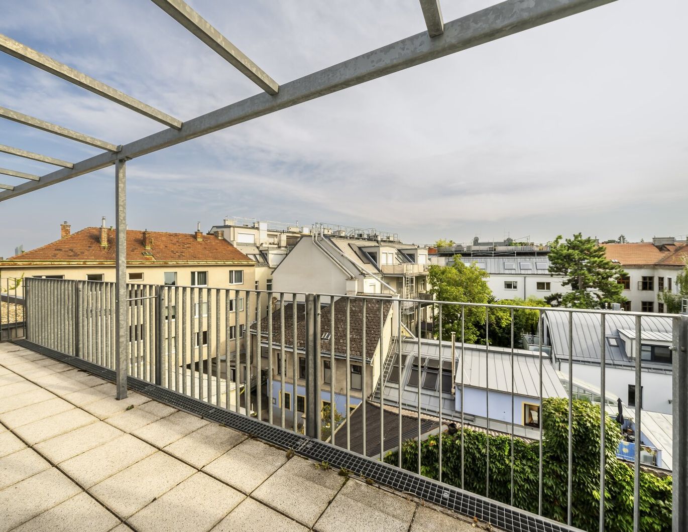 SAARPARK - AUSBLICK** Dachgeschosswohnung mit Innenhofterrasse **