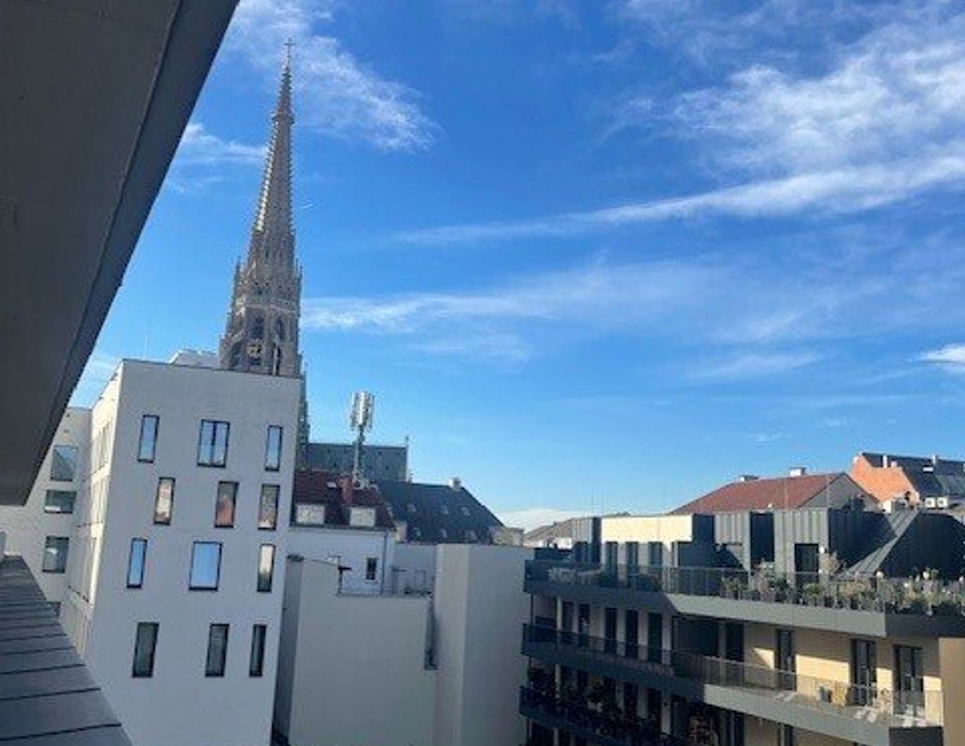 2-Zimmer Wohnung mit großem Balkon und moderner Küche in exklusiver Lage