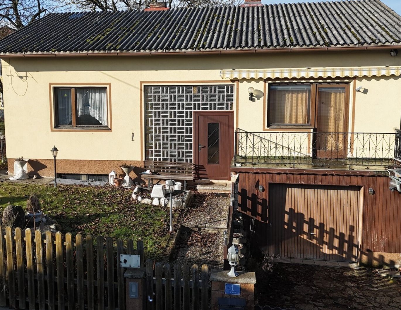 Viel Platz zum Leben: Haus mit Garten, Garage & ausgebautem Keller