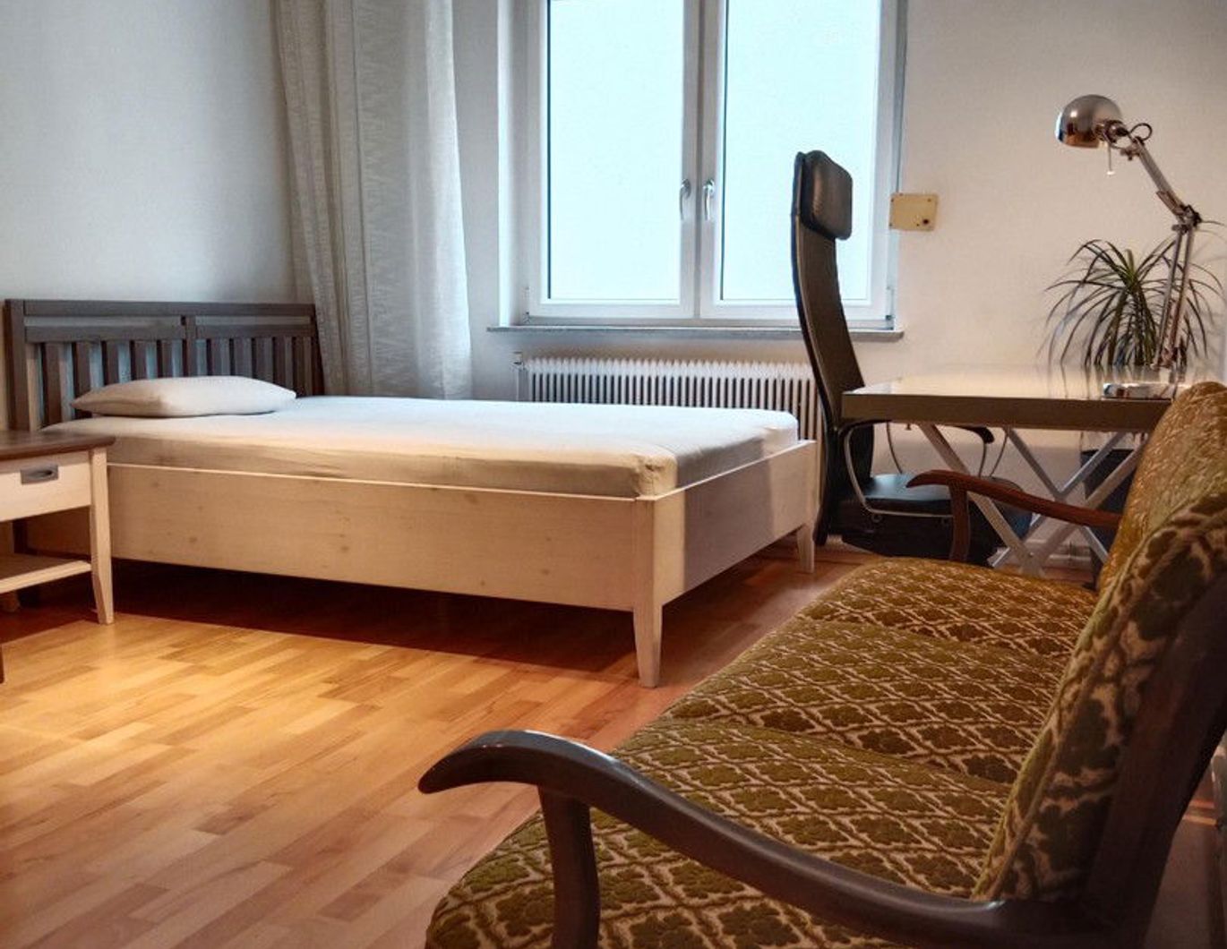 Möbl.Zi. 2er WG,3.Lift Stock,U4-Pilgramg. nah,TU-Wien 5 Min., 5.Bez.