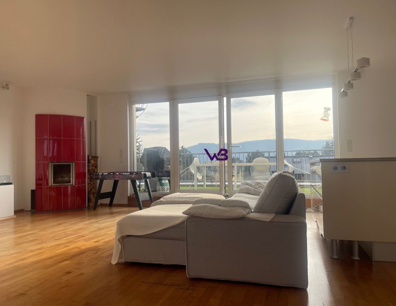 Spitzenpreis-Traumhafte DG-Wohnung, Zentrumsnähe, mit Freiflächen, Dachgarten und KFZ Stellplatz.