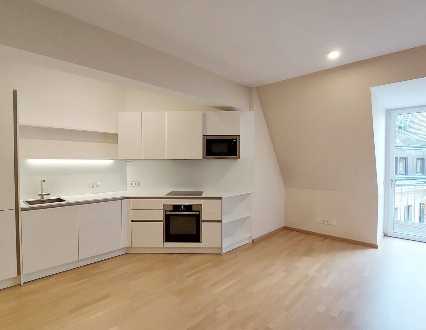 Perfekte Kombination aus Altbauflair und modernstem Wohnen im Herzen von Wien