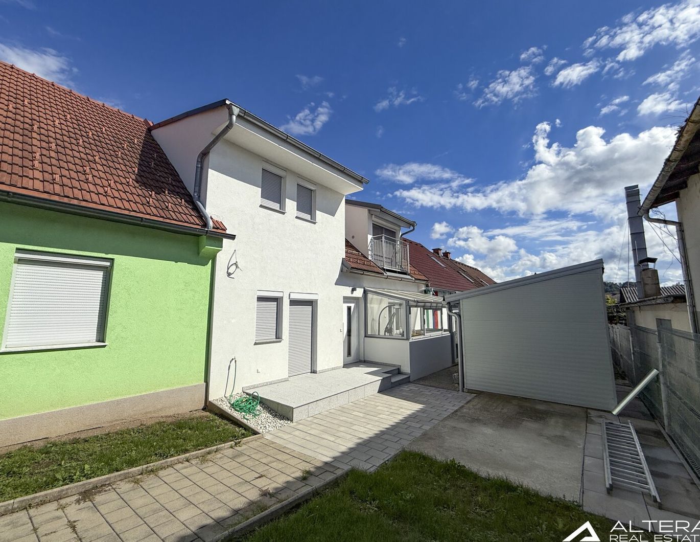 TOP ANGEBOT!! Frisch saniertes Reihenhaus mit Balkon und eigenem Gartenanteil in Pölfing-Brunn!!