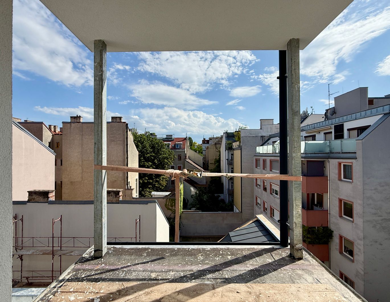 Erstbezug nach Kernsanierung I ca. 10 m² großen Außenfläche I U-Bahn Nähe I Luftwärmepumpe inkl. Kühlung I