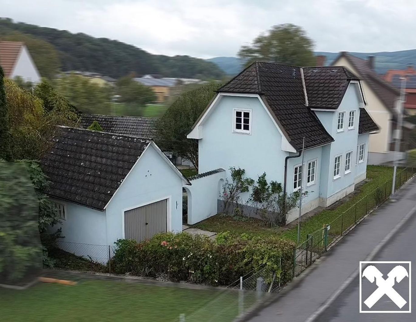Bürgerliches Einfamilienhaus mit viel Platz, liebenswerten Garten und tollem Ausblick!