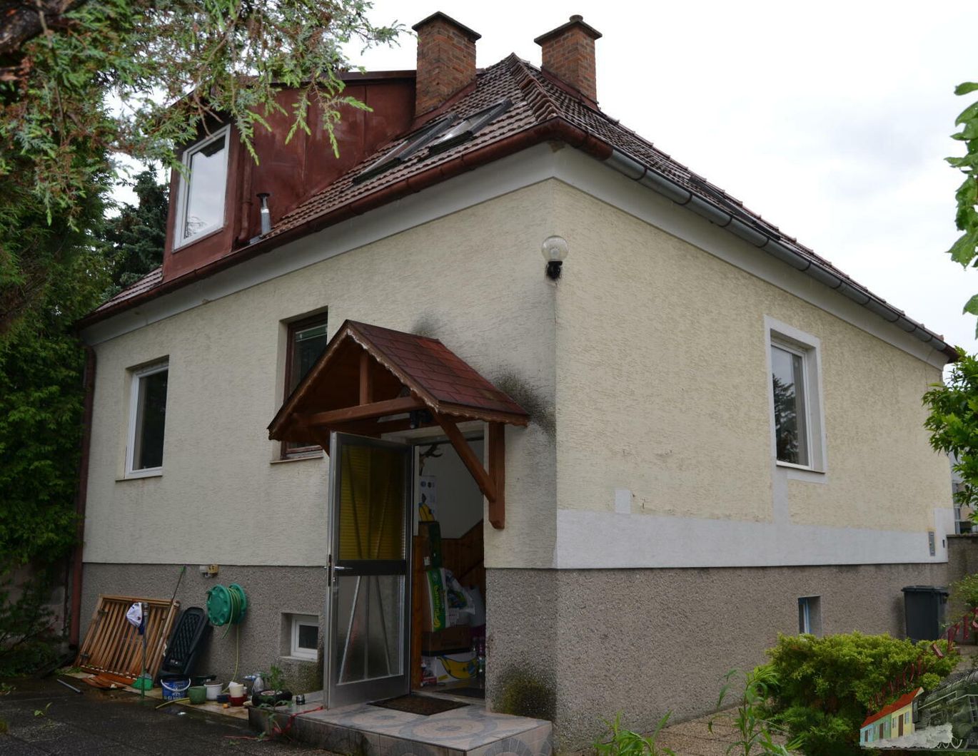 Einfamilienhaus in Wiener Neustadt in sehr guter Lage auch für 2 Familien geeignet - sanierungsbedürftig