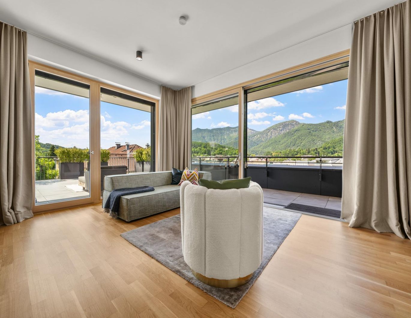 Luxus Penthouse mit Designermöbeln in der Kaiserstadt!