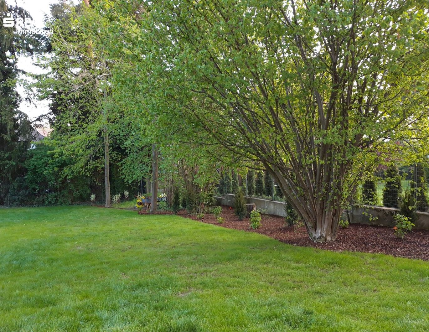 TRAUMHAFTE DG WOHNUNG IM COTTAGEVIERTEL