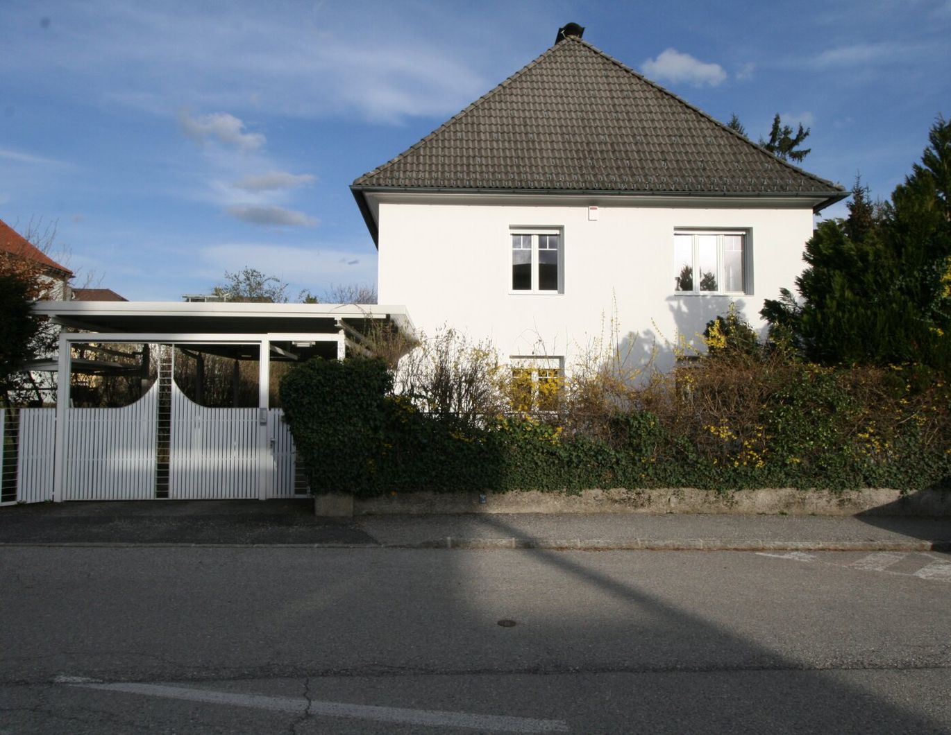 Kärnten / Villach: Einzigartige Villa mit Pool in zentraler Lage