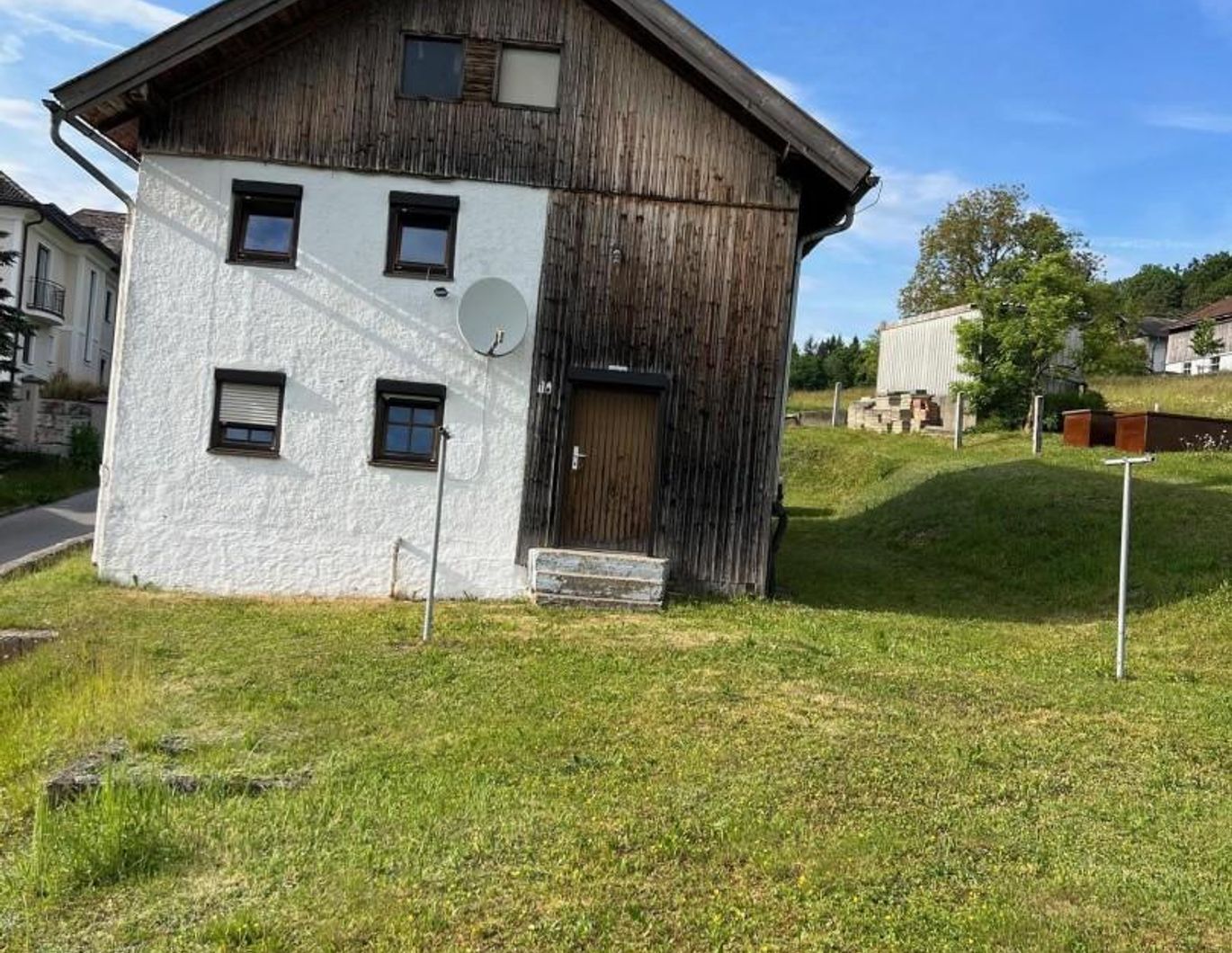 Grundstück mit Altbestand und Traumaussicht in ruhiger Lage