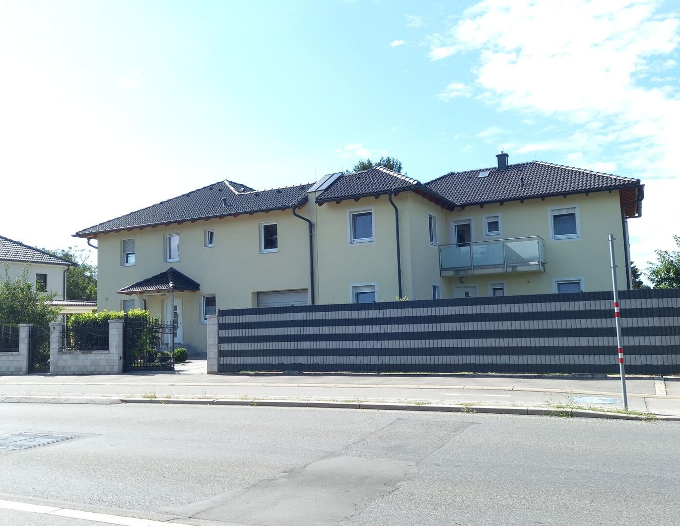 REPRÄSENTATIVES EINFAMILIENHAUS. ELEGANTES MIETHAUS IM GRÜNEN - WOHNEN IN 1220 WIEN - STADTTEIL SEESTADT