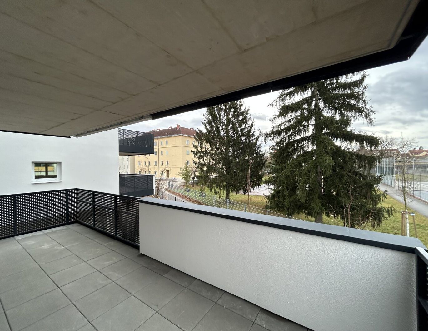 Moderne 3 Zimmerwohnung mit sehr großem Balkon
