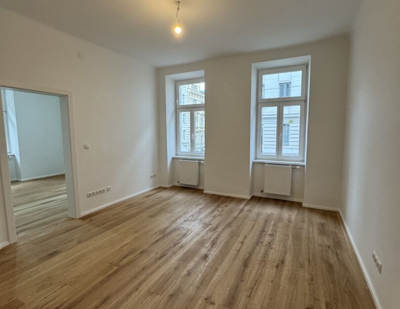 Sanierte, helle 3-Zimmer-Wohnung mit wunderschönem Eckzimmer nähe Siebenbrunnenplatz - perfekter Grundriss