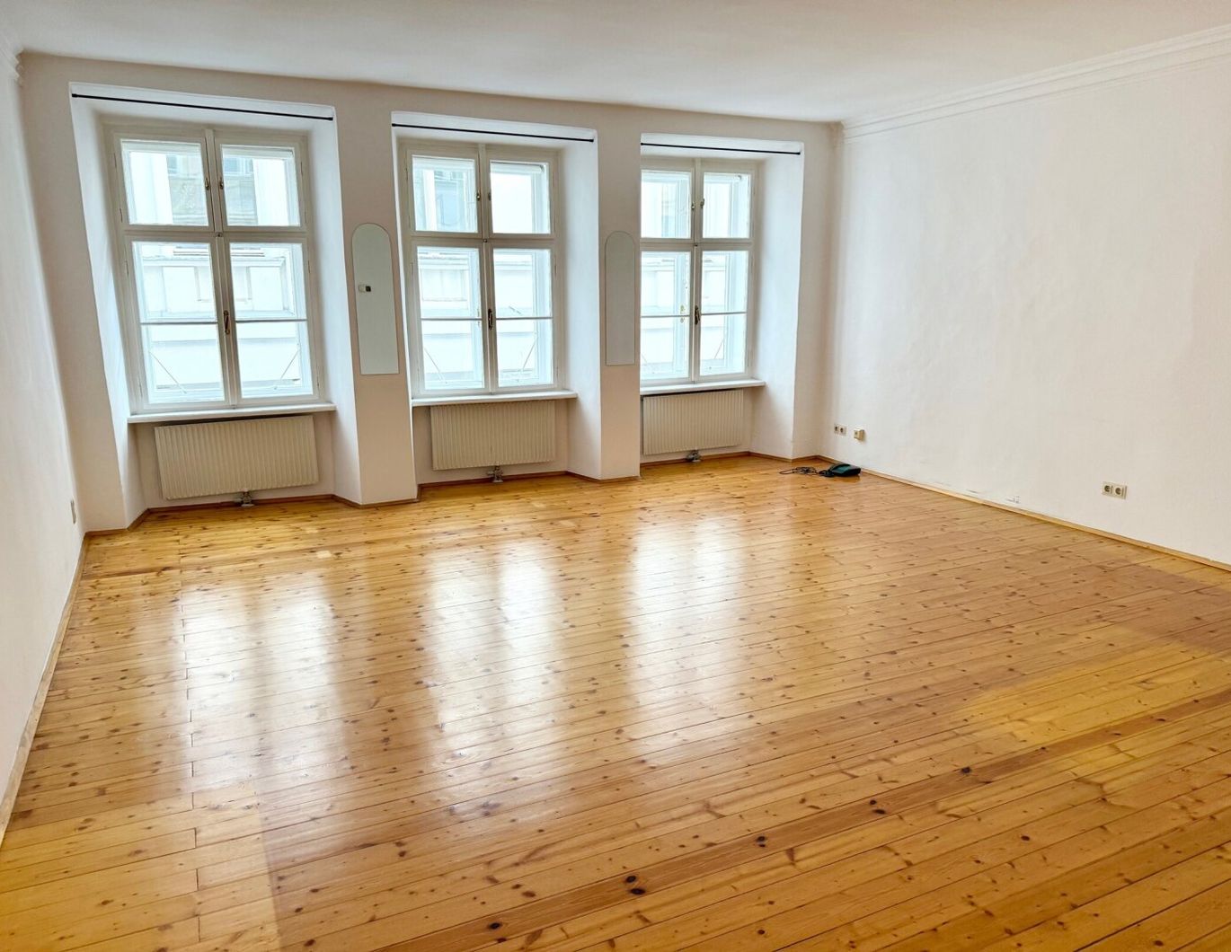 Unbefristete Rarität: Elegante Wohnung in wunderschönem Barockhaus (Naglergasse)