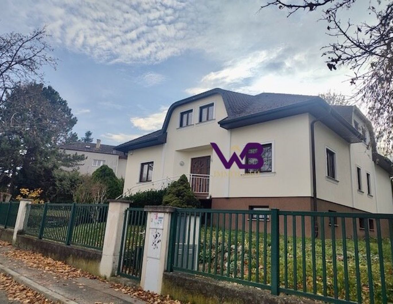 Neuwertige Villa im Cottageviertel von Mauer!