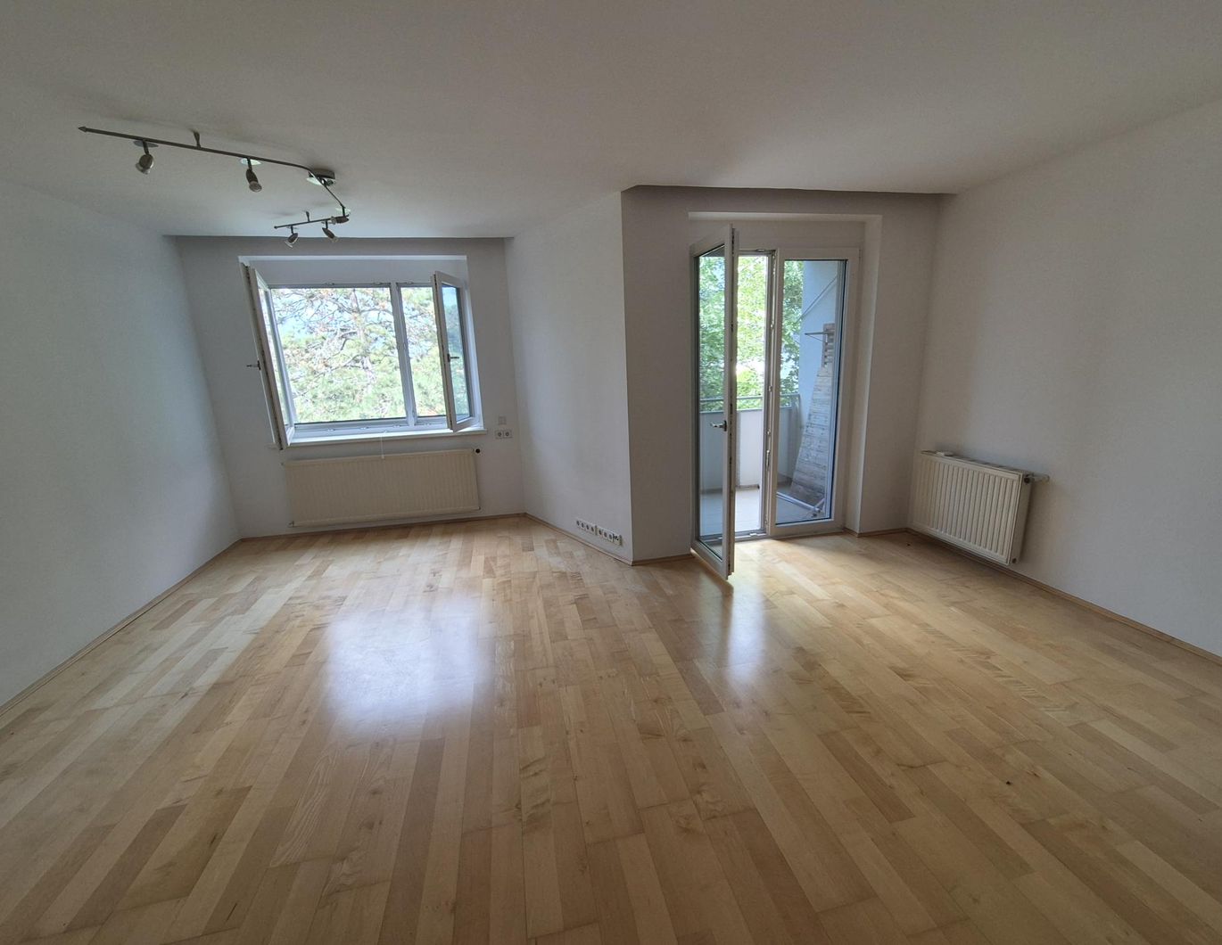 TOP GEPFLEGTE 3 ZIMMER WOHNUNG MIT LOGGIA
