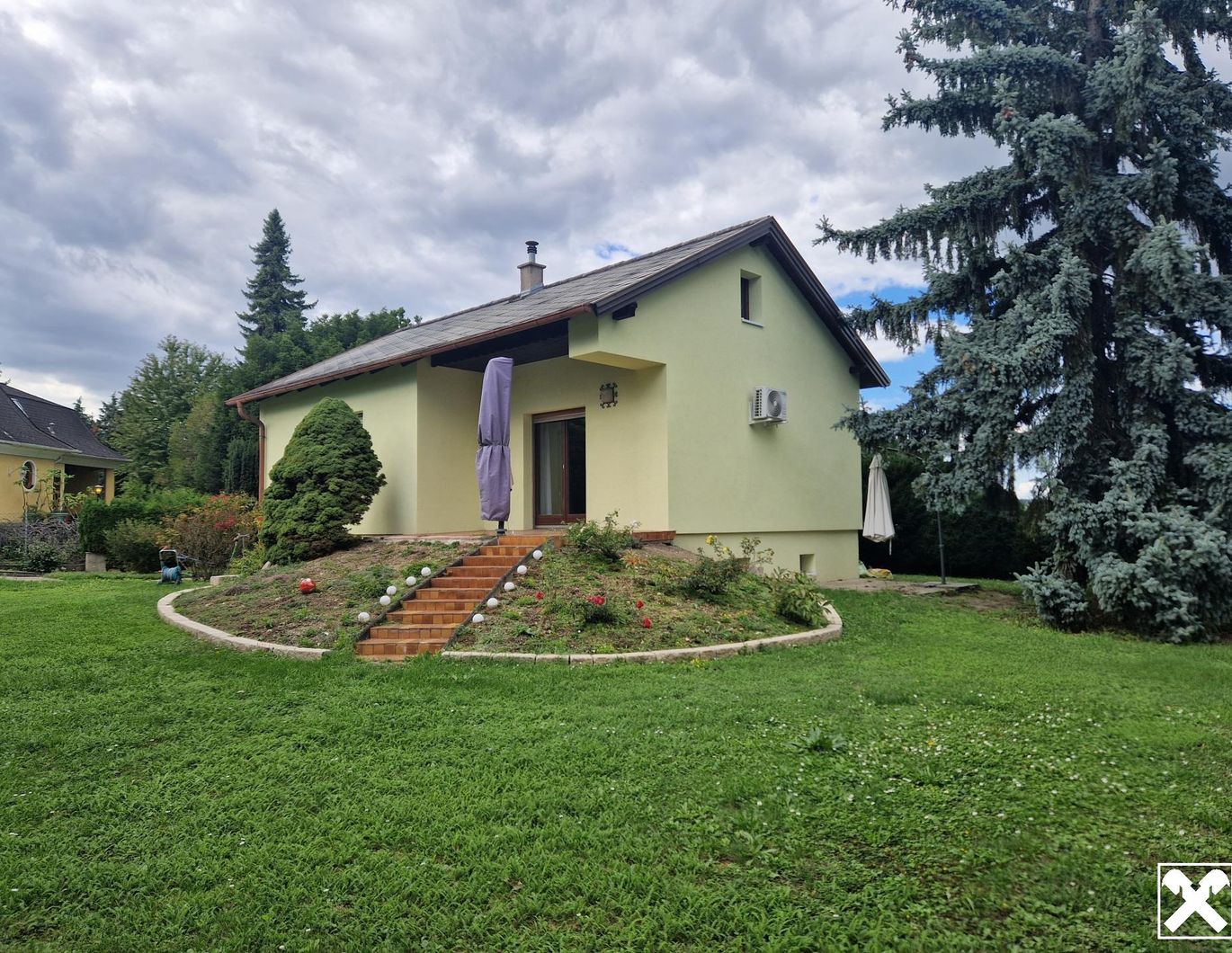 TRAUMHAFTES MIETHAUS FÜR EIN BIS ZWEI PERSONEN IN HERRLICHER, RUHIGER WOHNLAGE FÜR GARTEN- UND NATURLIEBHABER MIT ALTBAUMBESTAND IM NAHBEREICH VON WIEN