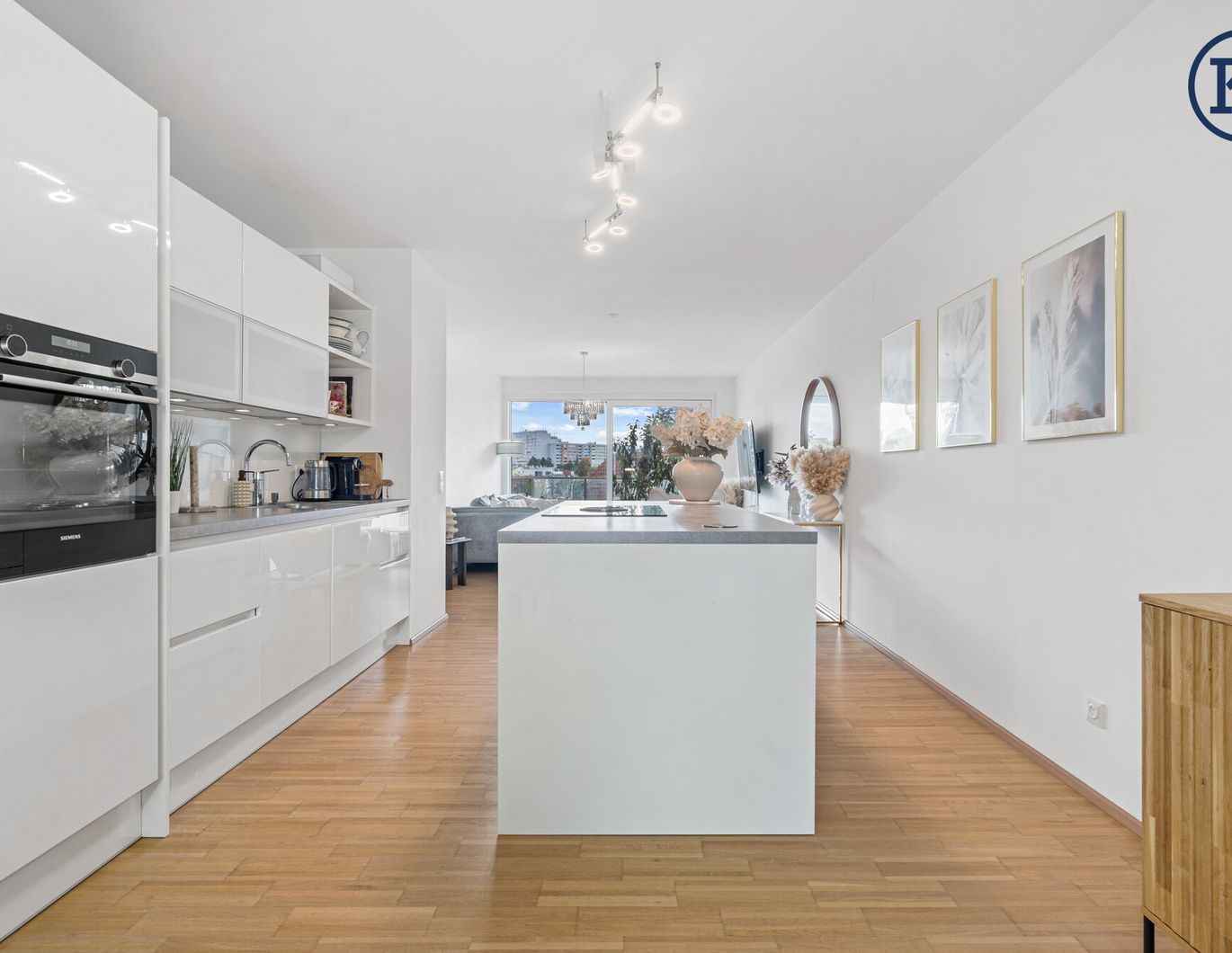 Lifestyle Pur: Wohnung mit Loggia nahe Donauzentrum, Alte Donau & UNO-City