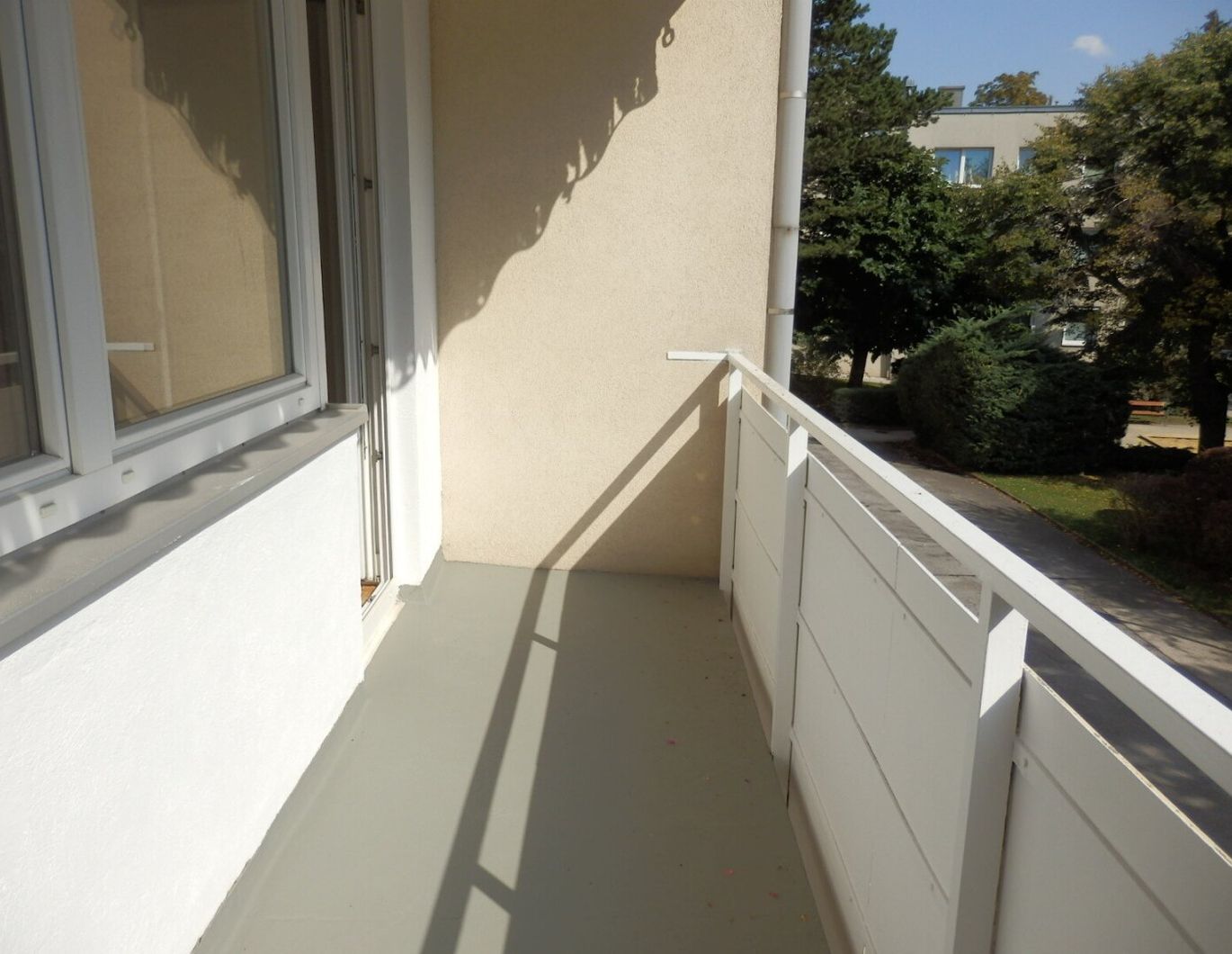 Sehr sympathische 3 Zimmer LOGGIA-Neubauwohnung im Grünen !!