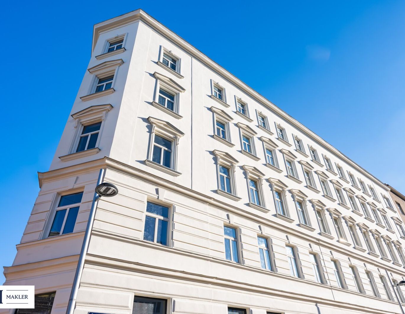 The TAILORED - Eleganter Altbauerstbezug mit großzügiger Loggia