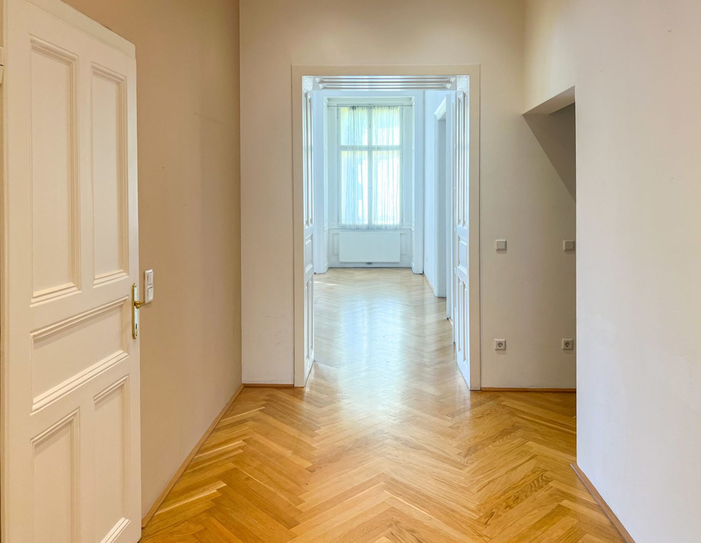 Elegantes Altbau-Ambiente - 4-Zimmer-Wohnung beim Naschmarkt