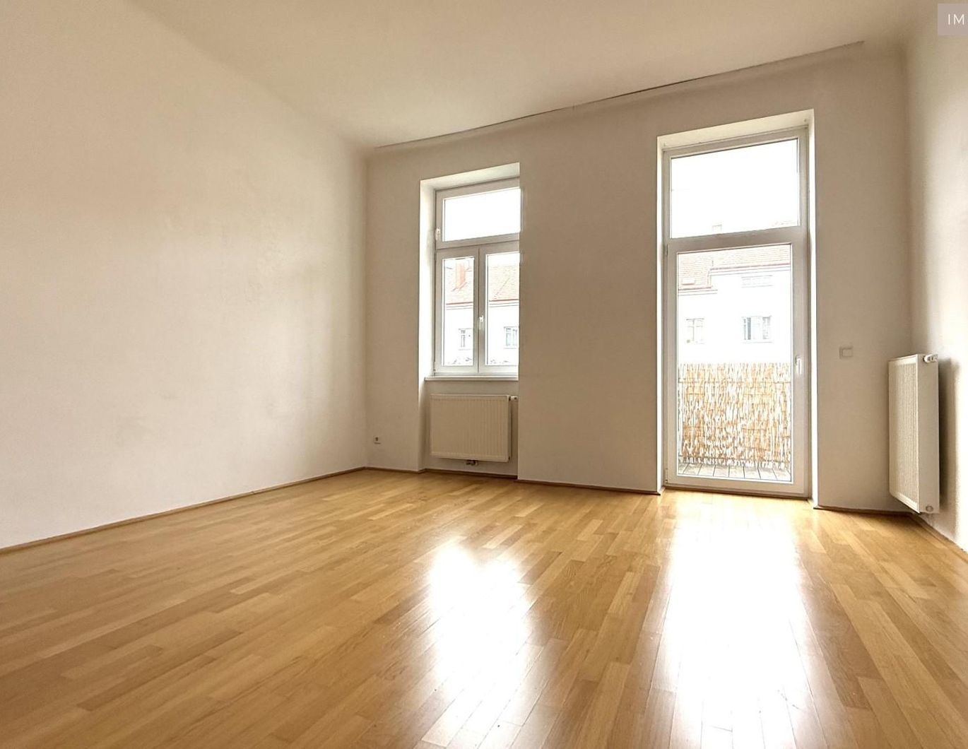 Top-sanierte, ruhige Altbauwohnung mit 4,5m² Balkon