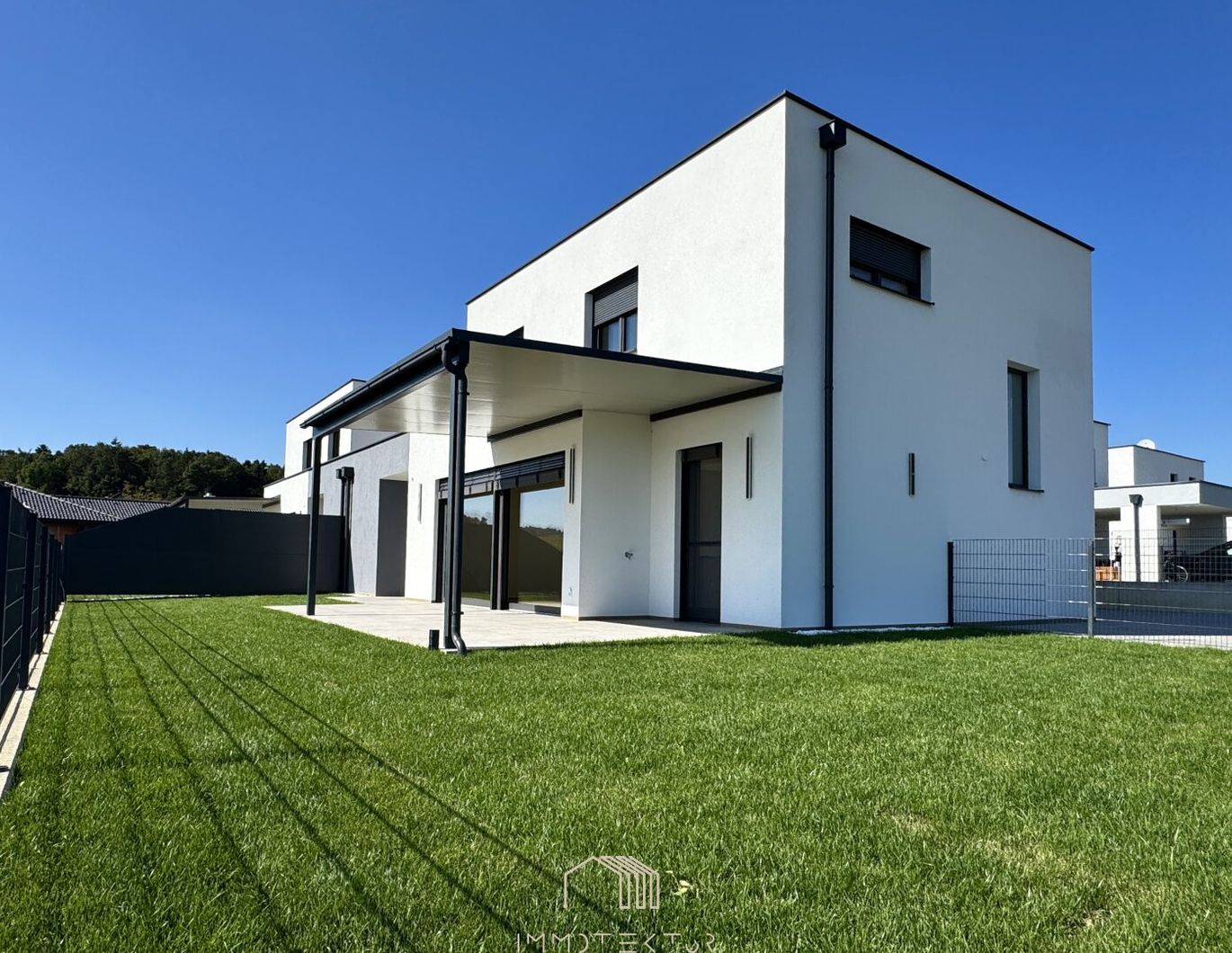 MODERNSTE TECHNIK: Top ausgestattetes Einfamilienhaus in idyllischer Grünlage mit Südterrasse, Garten & PV-Anlage