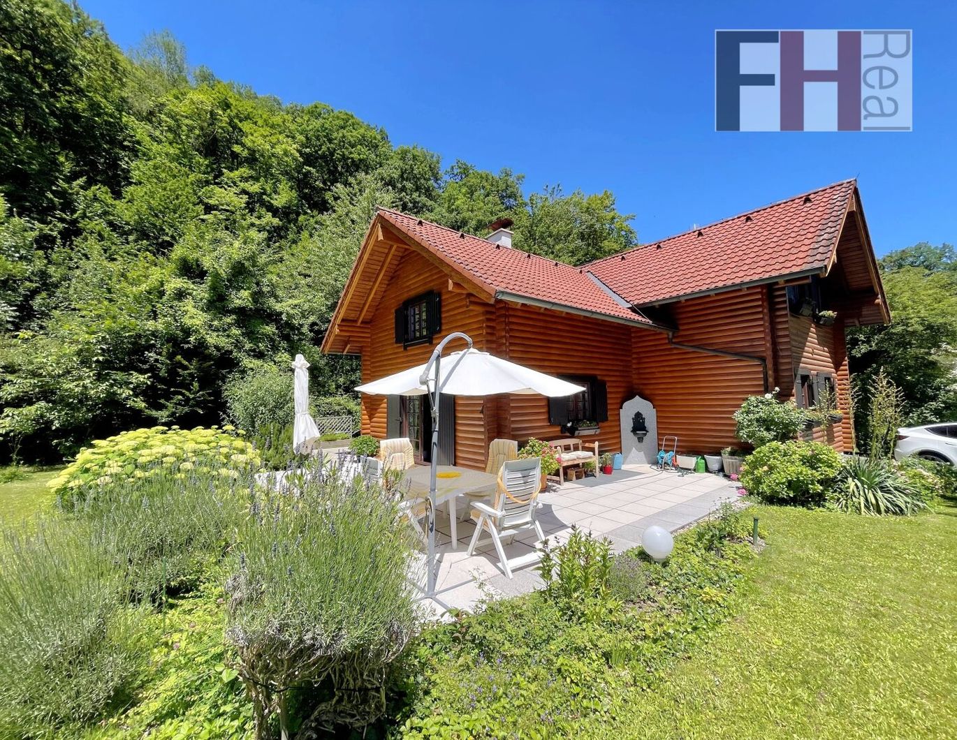 Exklusives Holzblock-Landhaus in Purkersdorfer Grünlage!