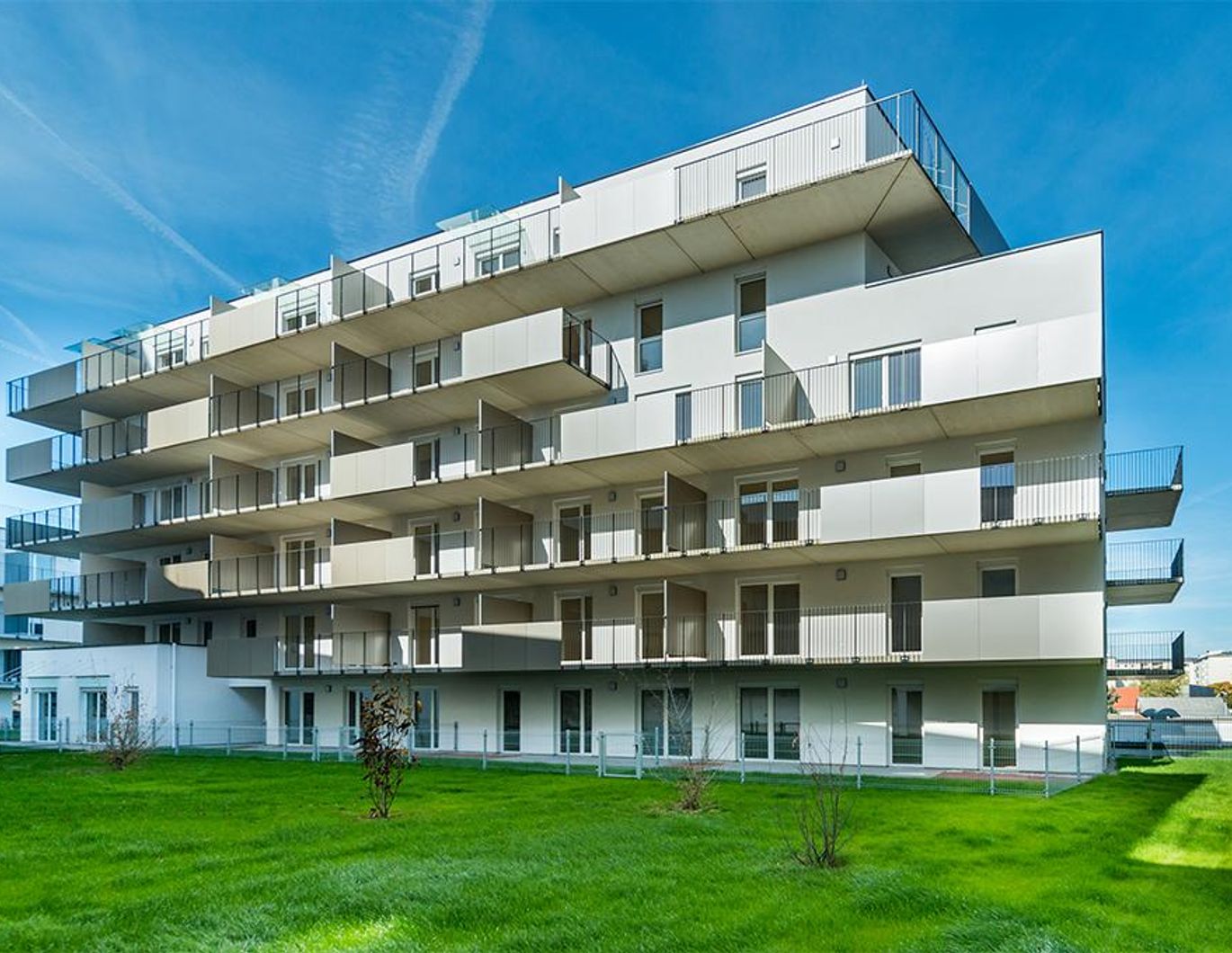 MODERNE 4-ZIMMER-WOHNUNG MIT GROSSER TERRASSE UND TIEFGARAGENPLATZ